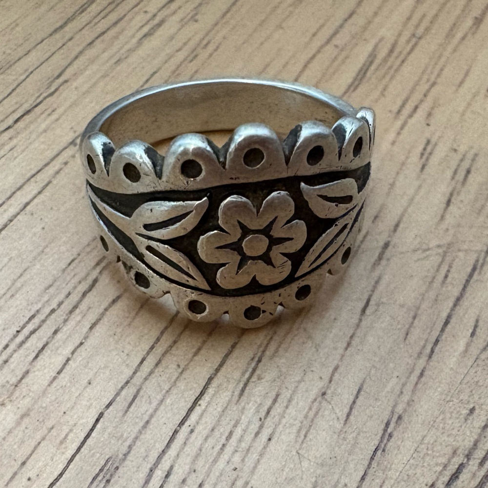 James Avery Festive Flower Ring Size 8